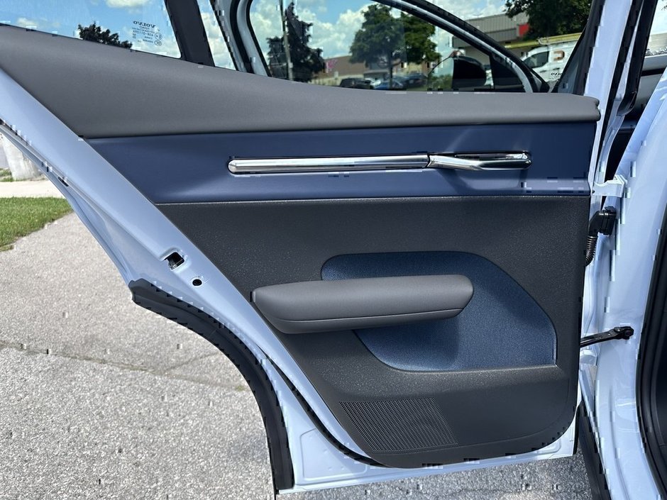 2025 Volvo EX30 Plus-22