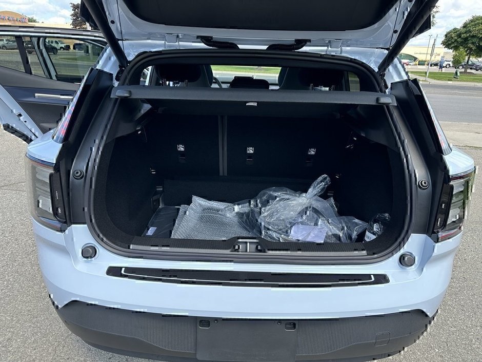 2025 Volvo EX30 Plus-13