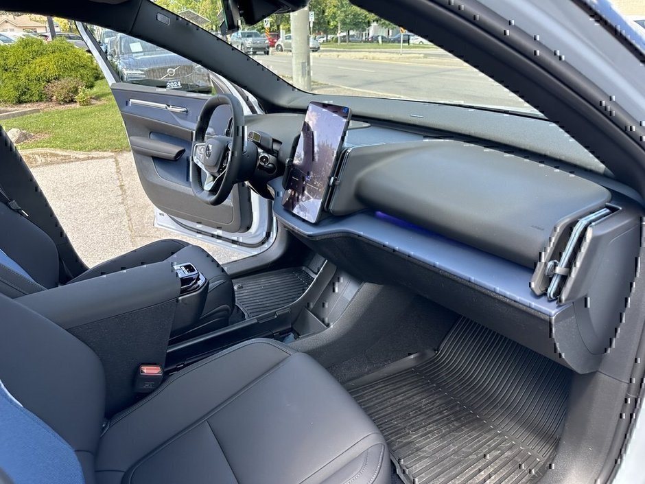 2025 Volvo EX30 Plus-17