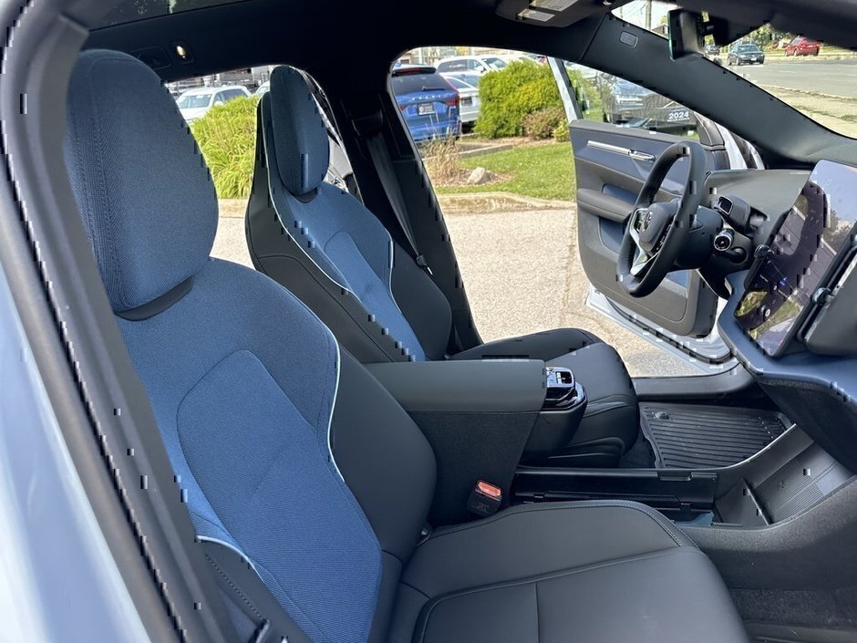 2025 Volvo EX30 Plus-18