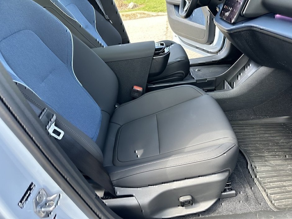 2025 Volvo EX30 Plus-19