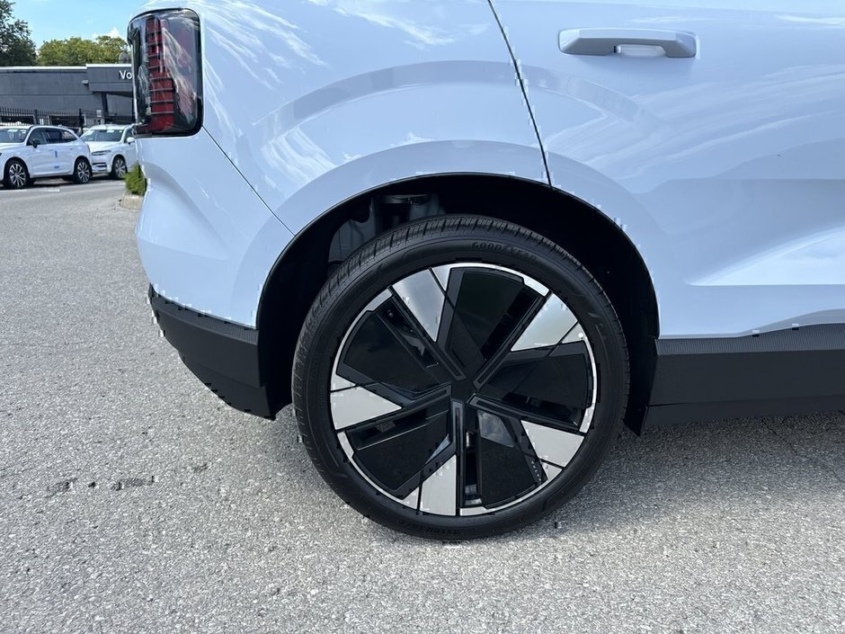 2025 Volvo EX30 Plus-25