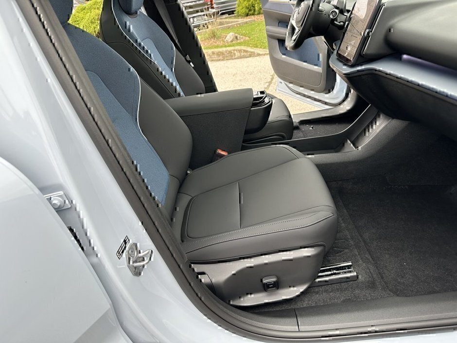 2025 Volvo EX30 Ultra-12