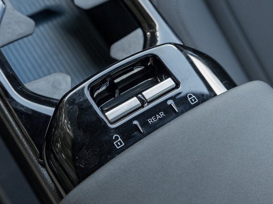2025 Volvo EX30 Plus-14