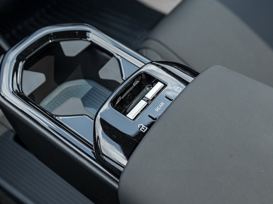 2025 Volvo EX30 Ultra-12