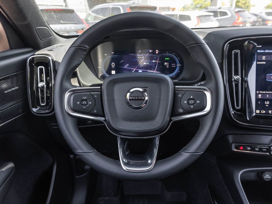 2025 Volvo EX40 Ultra-8