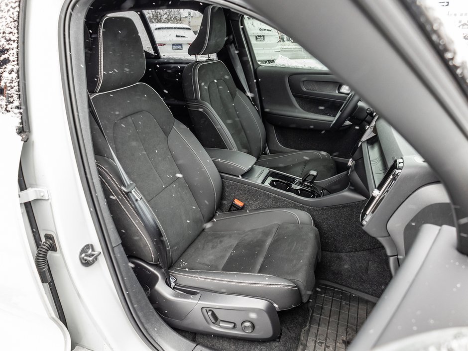 2025 Volvo EX40 Ultra-26