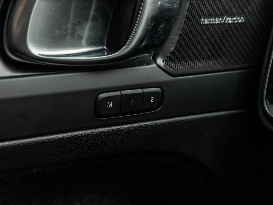 2025 Volvo EX40 Ultra-17