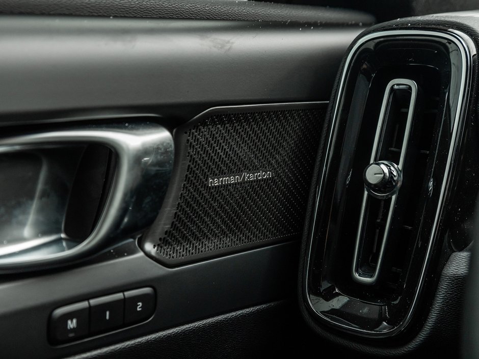 2025 Volvo EX40 Ultra-16