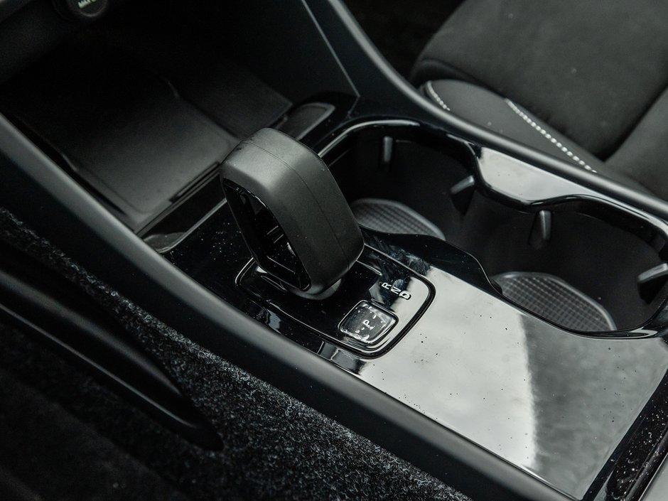 2025 Volvo EX40 Ultra-18