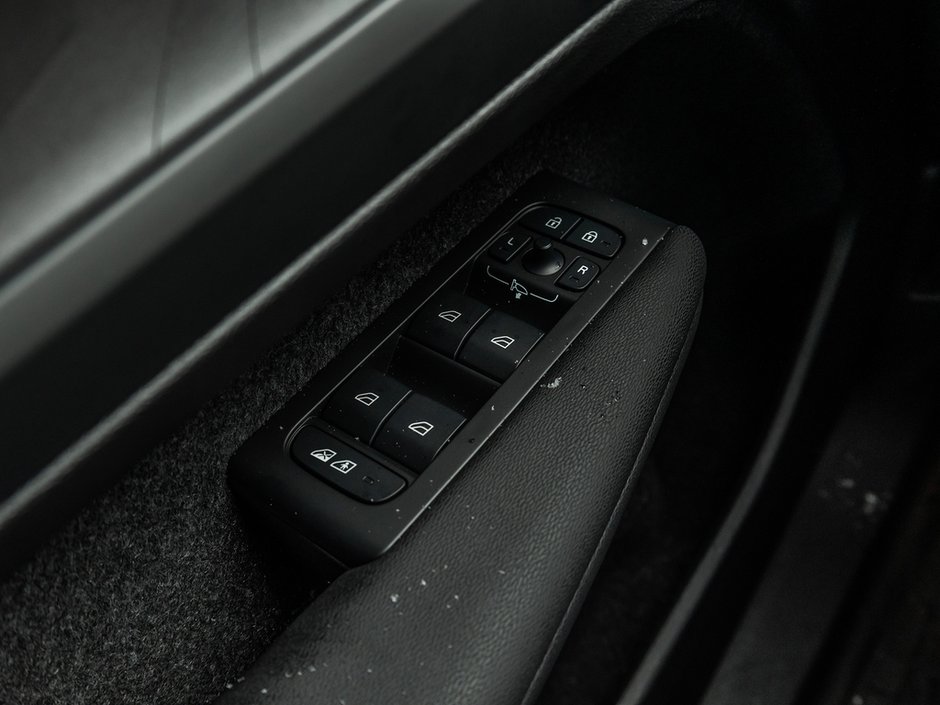 2025 Volvo EX40 Ultra-15