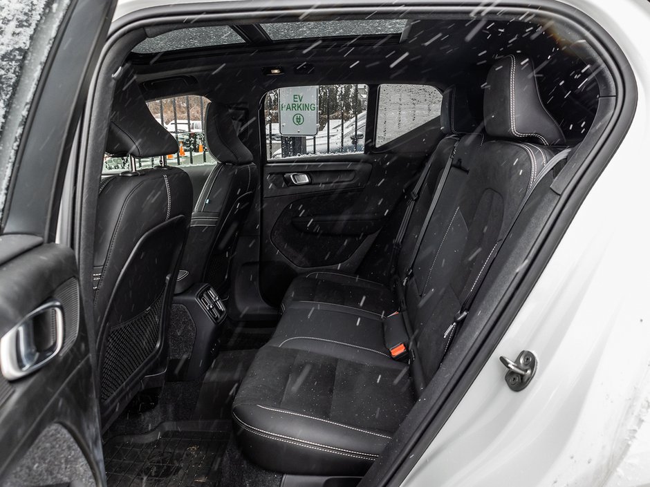 2025 Volvo EX40 Ultra-27