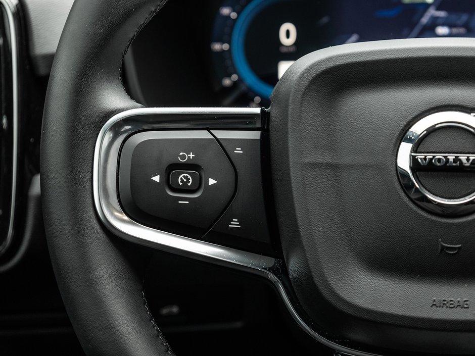 2025 Volvo EX40 Ultra-9