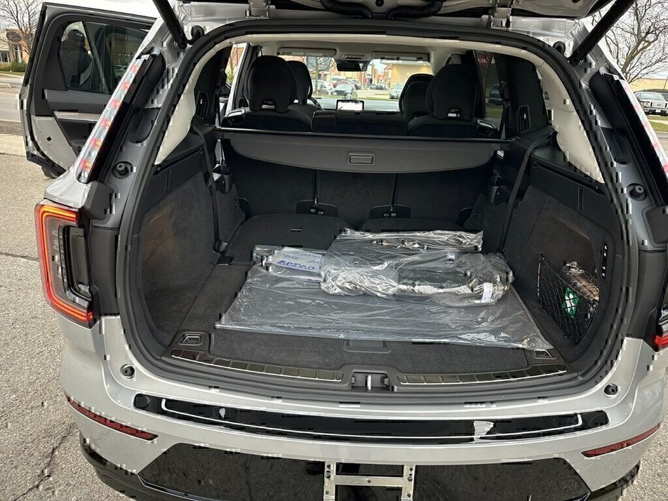 2025 Volvo EX90 Ultra-13