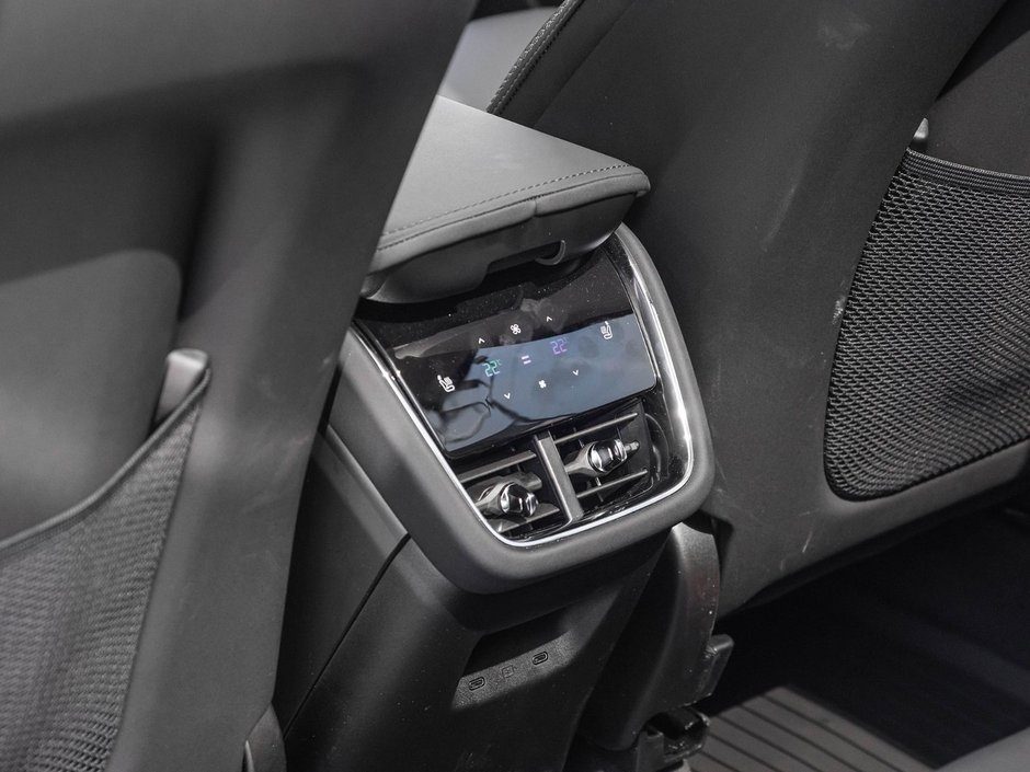 2025 Volvo EX90 Ultra-26