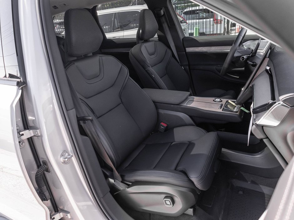 2025 Volvo EX90 Ultra-23