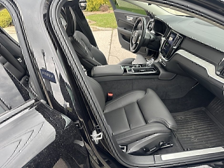 2025 Volvo S60 Plug-In Hybrid Ultra Dark Theme-16