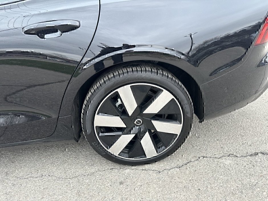 2025 Volvo S60 Plug-In Hybrid Ultra Dark Theme-21