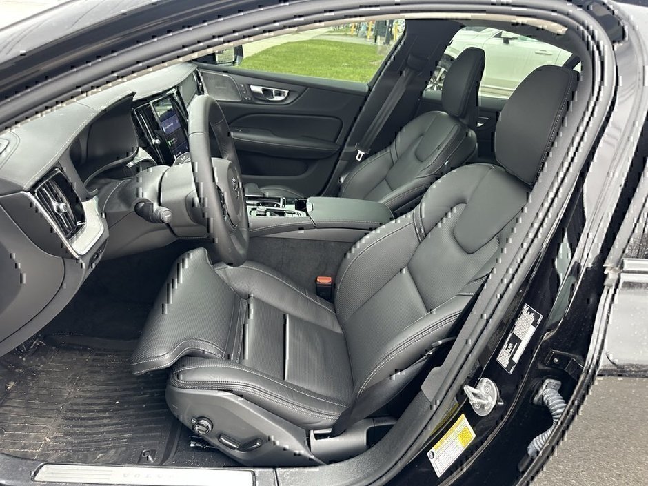 2025 Volvo S60 Plug-In Hybrid Ultra Dark Theme-10