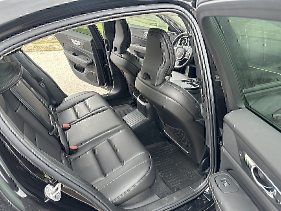 2025 Volvo S60 Plug-In Hybrid Ultra Dark Theme-13