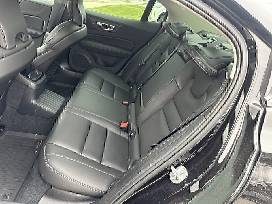 2025 Volvo S60 Plug-In Hybrid Ultra Dark Theme-12