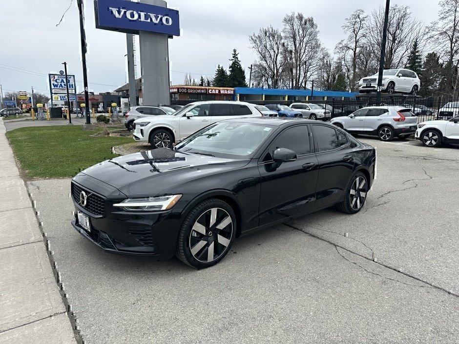 2025 Volvo S60 Plug-In Hybrid Ultra Dark Theme-1