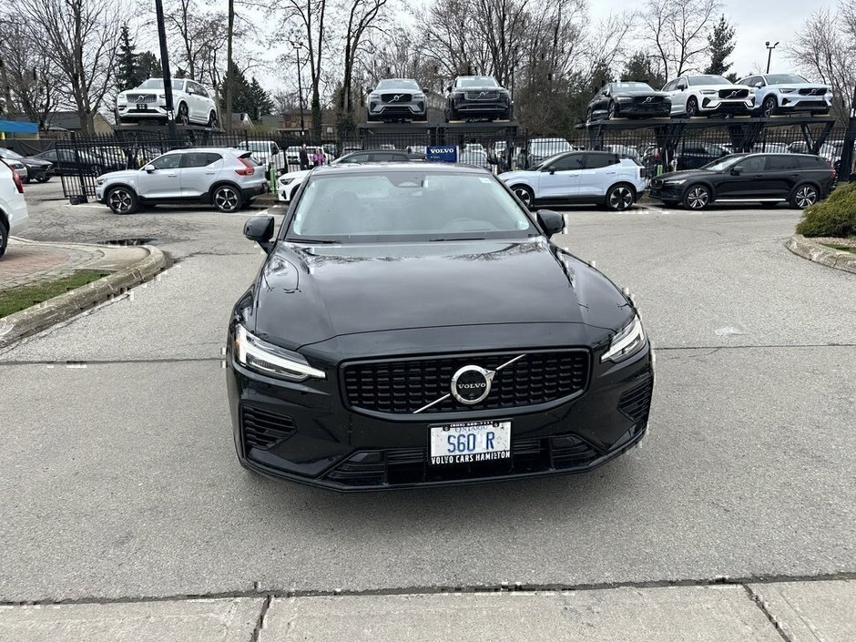 2025 Volvo S60 Plug-In Hybrid Ultra Dark Theme-4
