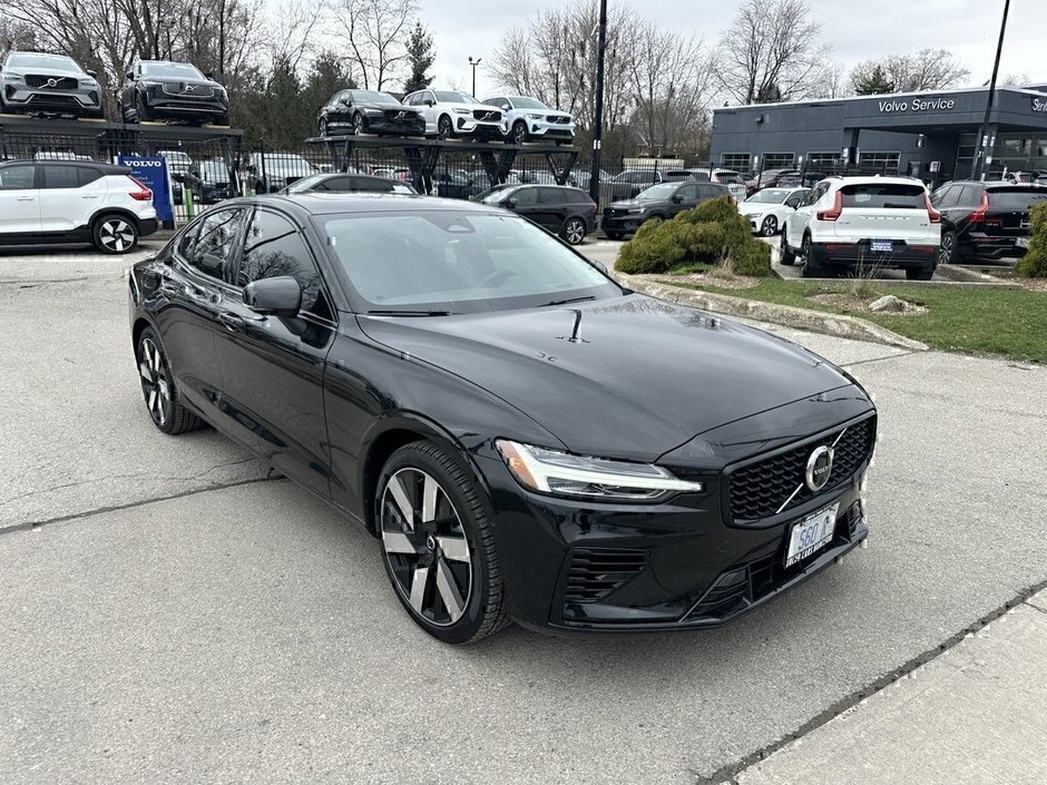 2025 Volvo S60 Plug-In Hybrid Ultra Dark Theme-5