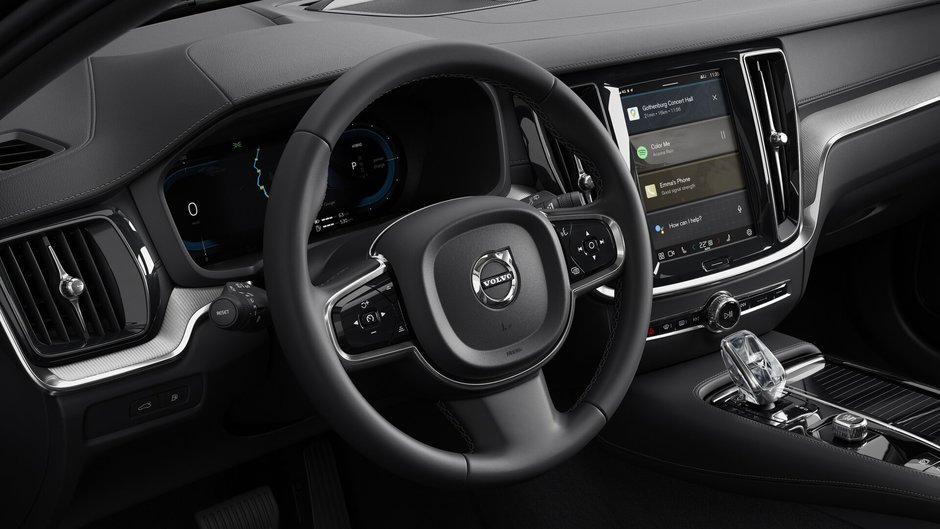 2025 Volvo S60 Plug-In Hybrid Ultra Black Edition-11