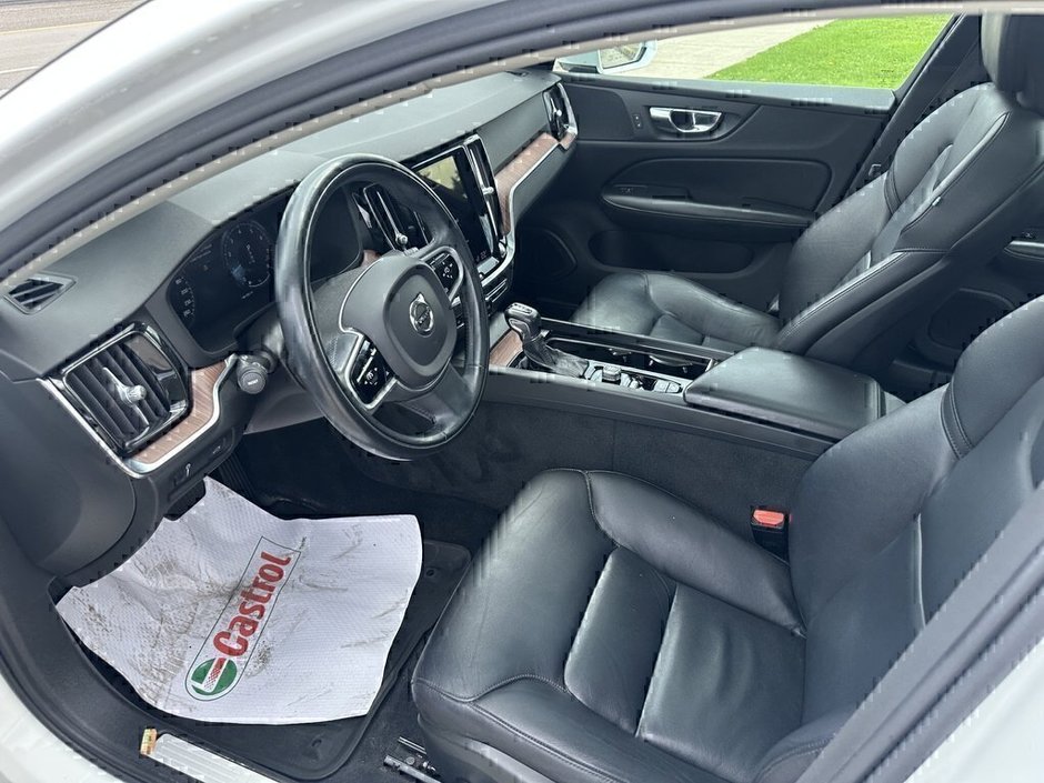 2021 Volvo S60 Momentum-21