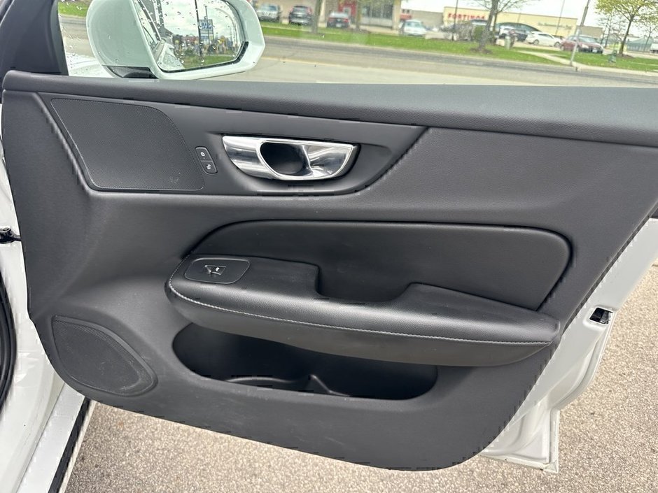 2021 Volvo S60 Momentum-16