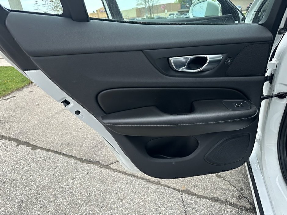 2021 Volvo S60 Momentum-18