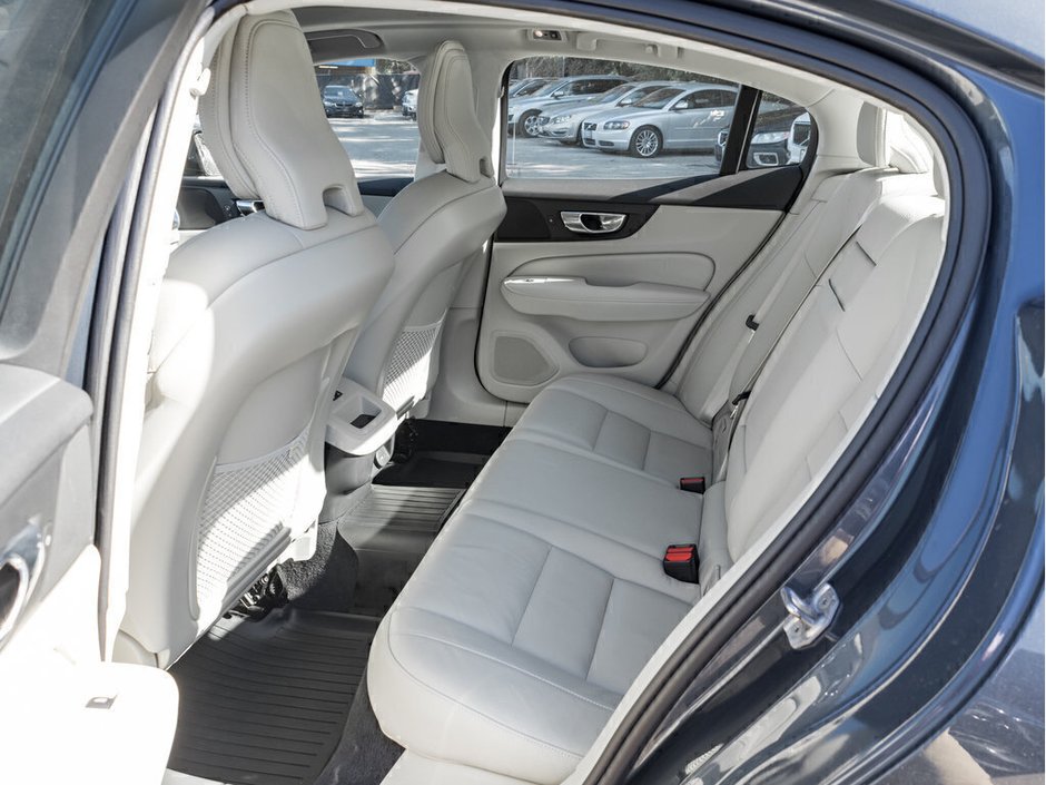 2021 Volvo S60 Momentum-20