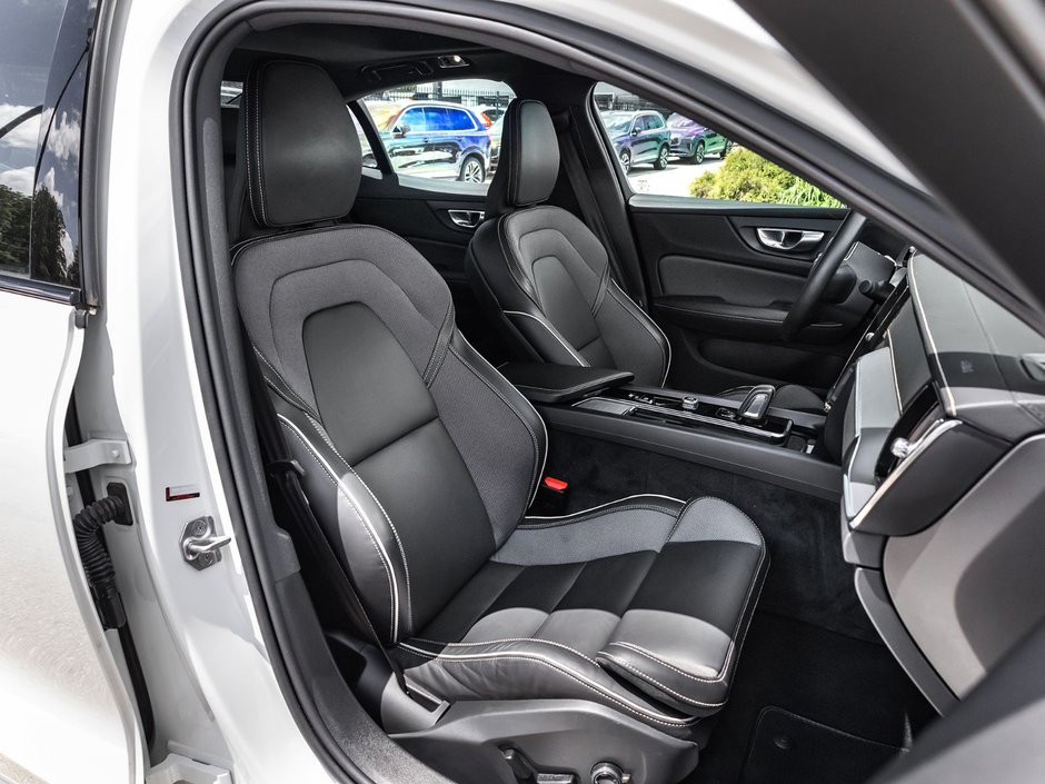 2022 Volvo S60 R-Design-25