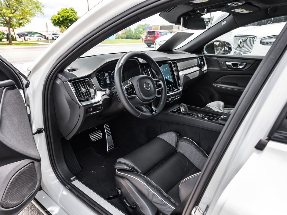 2022 Volvo S60 R-Design-24