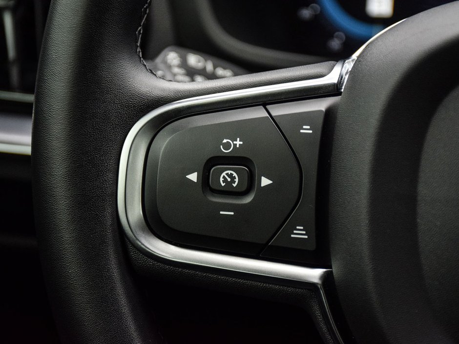 2023 Volvo S60 Core Dark Theme-26