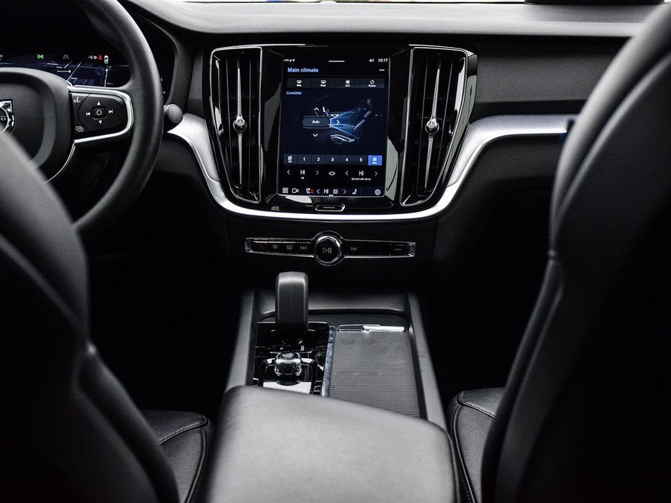 2023 Volvo S60 Core Dark Theme-18