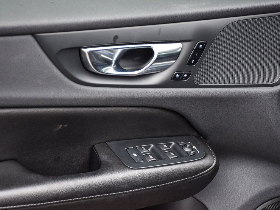 2023 Volvo S60 Core Dark Theme-14