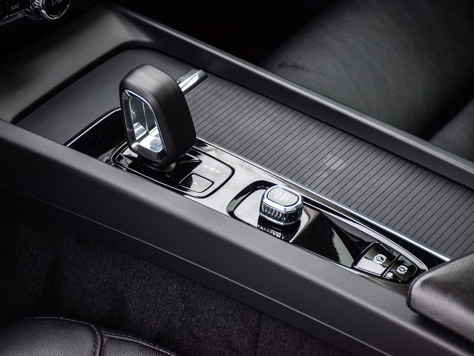 2023 Volvo S60 Core Dark Theme-13