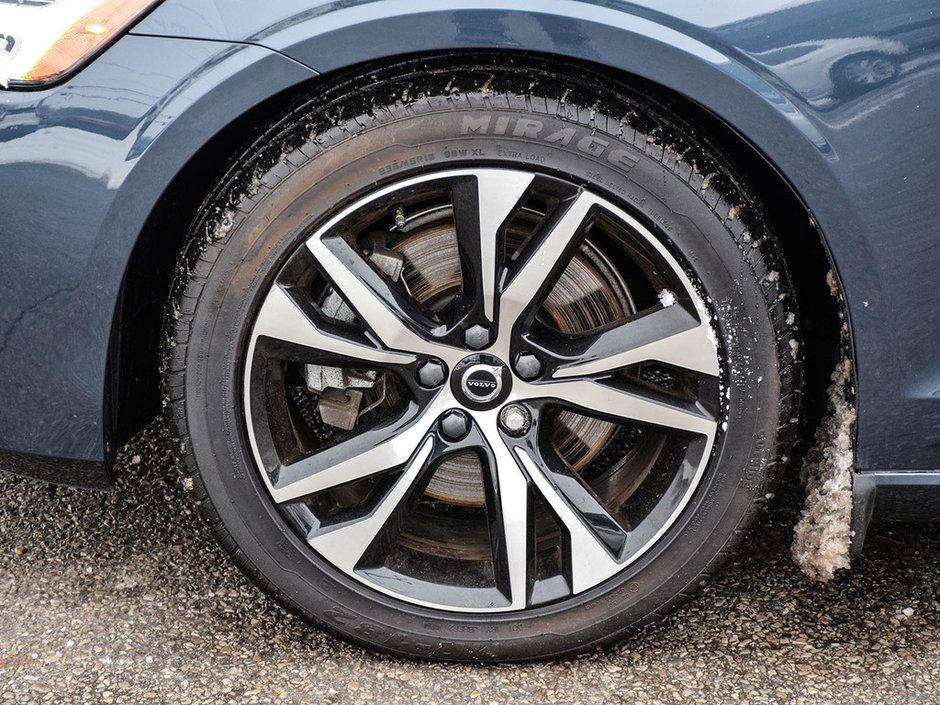 2023 Volvo S60 Core Dark Theme-3