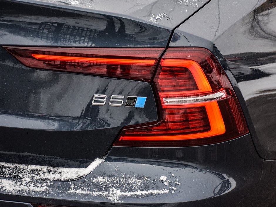 2023 Volvo S60 Core Dark Theme-9