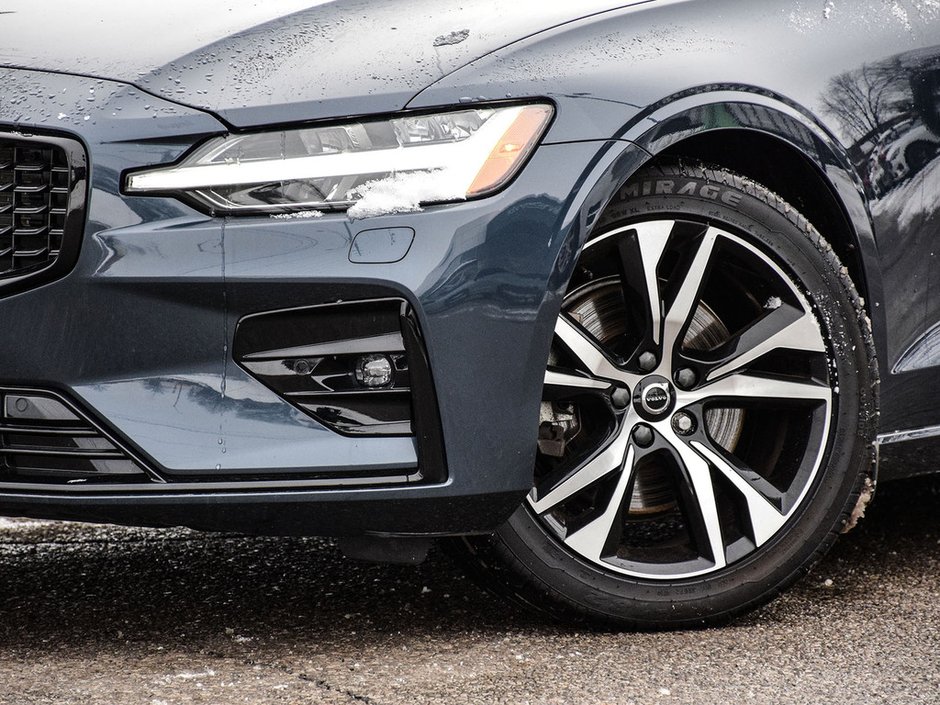 2023 Volvo S60 Core Dark Theme-1