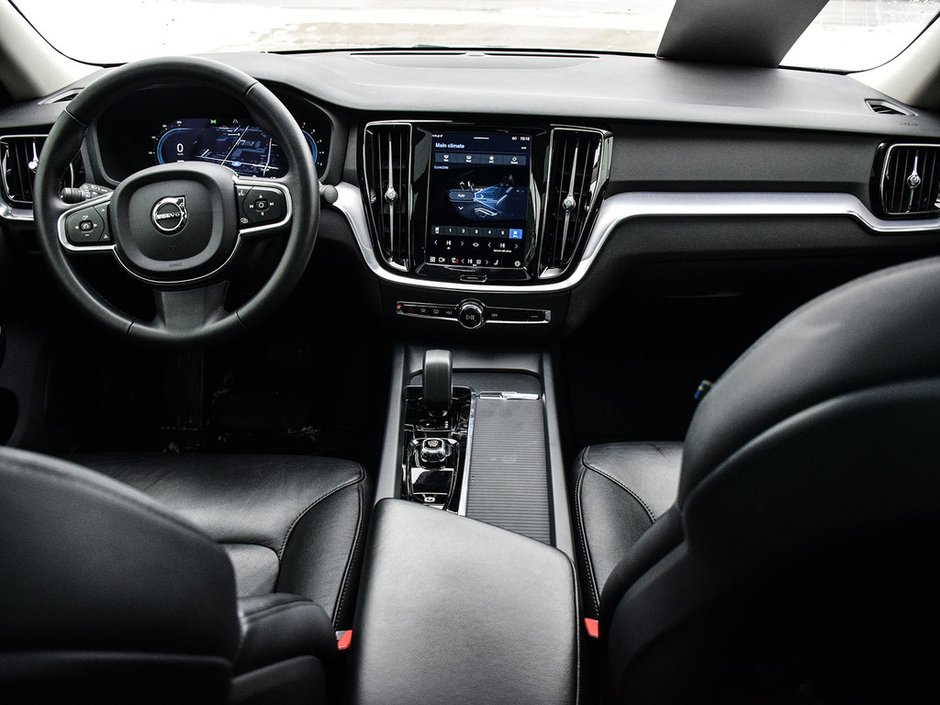 2023 Volvo S60 Core Dark Theme-17