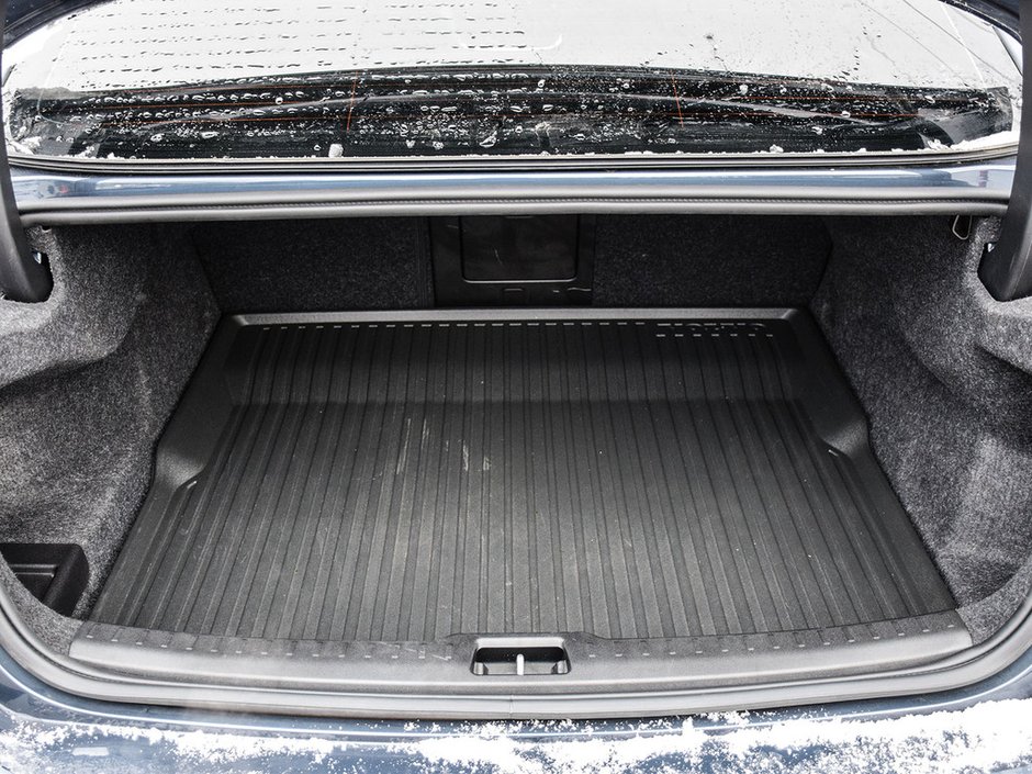 2023 Volvo S60 Core Dark Theme-10