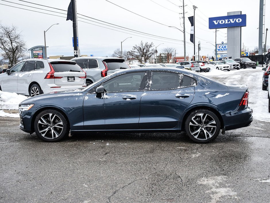 2023 Volvo S60 Core Dark Theme-5