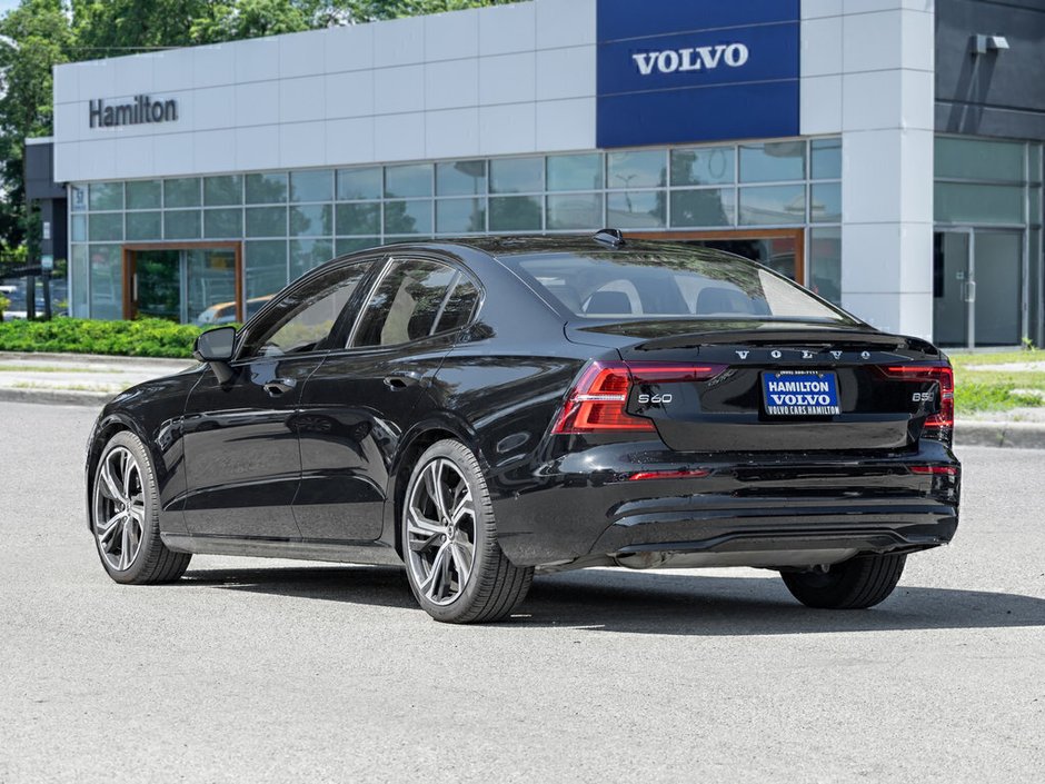 2024 Volvo S60 Plus Dark Theme-4