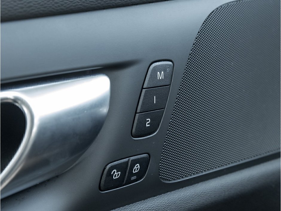 2024 Volvo S60 Plus Dark Theme-14