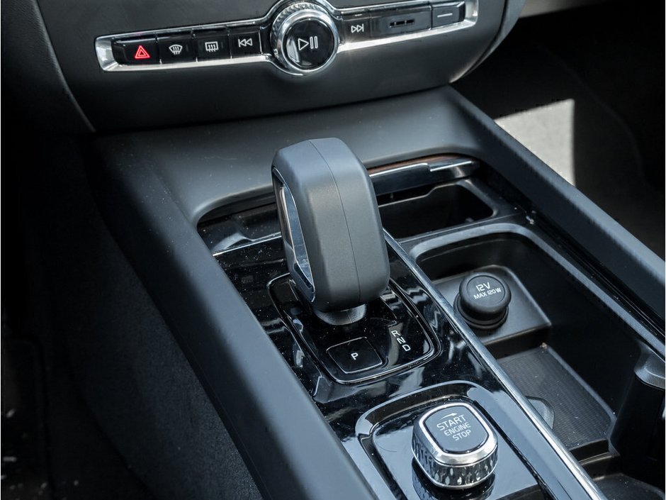 2024 Volvo S60 Plus Dark Theme-15