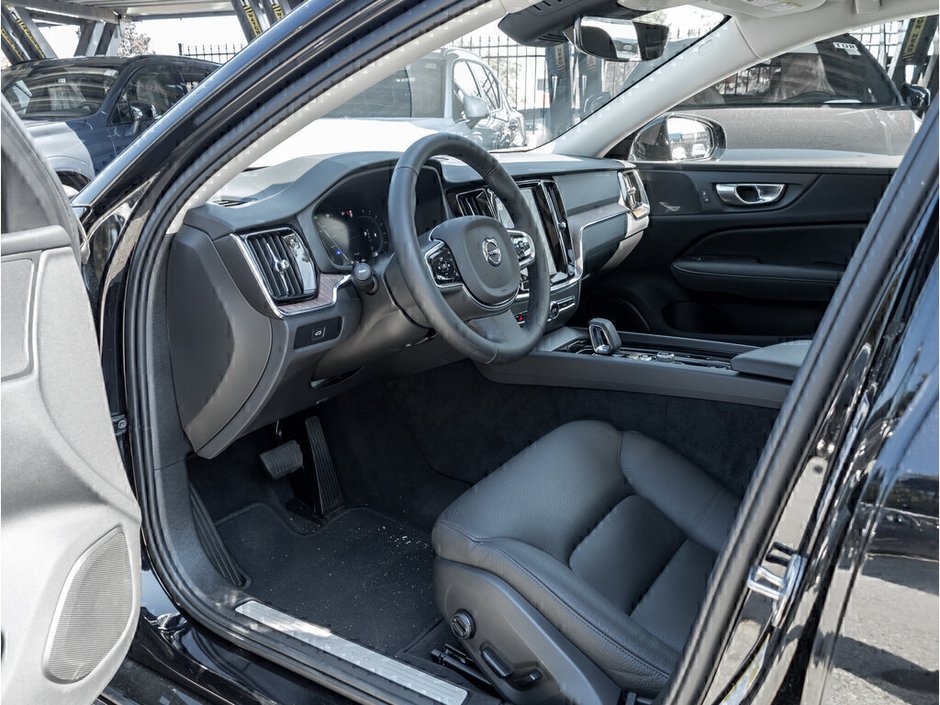 2024 Volvo S60 Plus Dark Theme-6