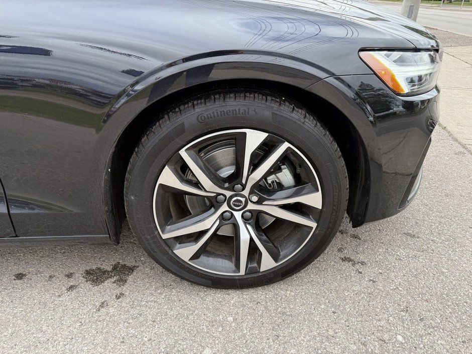 2024 Volvo S60 Core Dark Theme-21